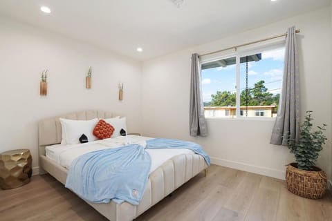 Oceanview Sunset View 3BR Luxe Home Yard Apartment in Pacifica