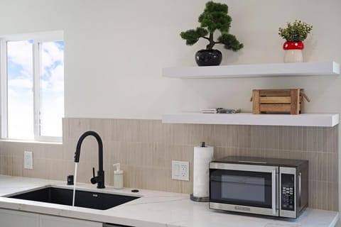 Oceanview Sunset View 3BR Luxe Home Yard Apartment in Pacifica