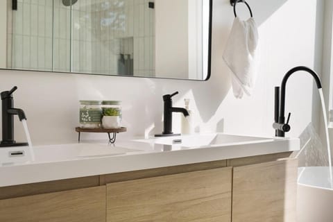 Oceanview Sunset View 3BR Luxe Home Yard Apartment in Pacifica