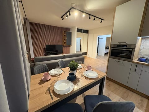 Kitchen or kitchenette, Living room, Seating area, Dining area
