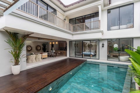 Property building, Day, Balcony/Terrace, Pool view