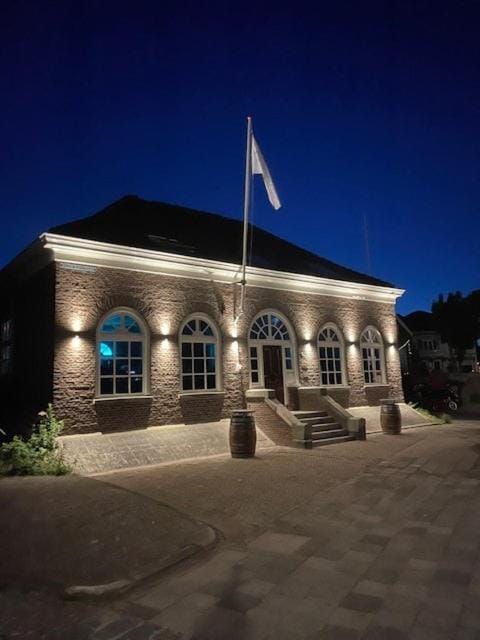 Property building, Restaurant/places to eat, Night, Sauna, Balcony/Terrace, Beach, Bath