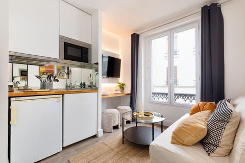 Kitchen or kitchenette, Living room
