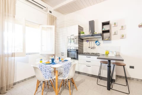 Kitchen or kitchenette, Dining area, dishwasher, oven, stove