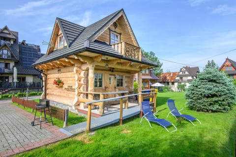 Property building, Communal lounge/ TV room, Spring, Day, Natural landscape, Garden, Evening entertainment, Garden view, sunbed