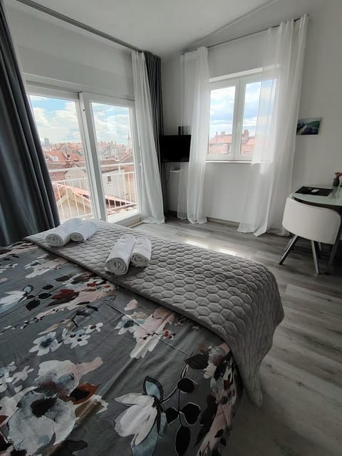 Balcony/Terrace, Living room, Bedroom