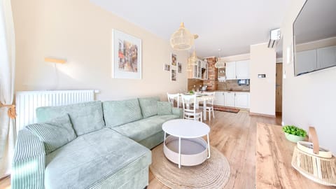 TV and multimedia, Kitchen or kitchenette, Living room, Seating area, Dining area