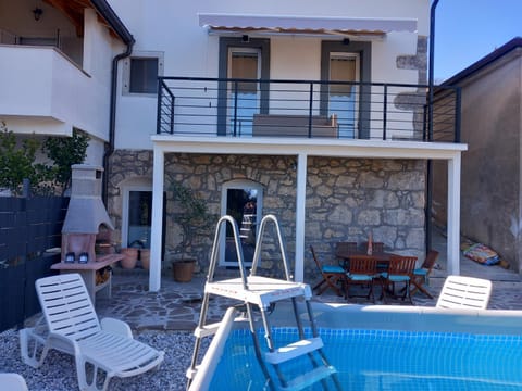 Day, Swimming pool, sunbed