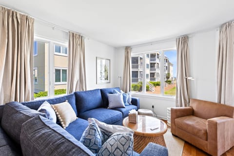 Day, Living room