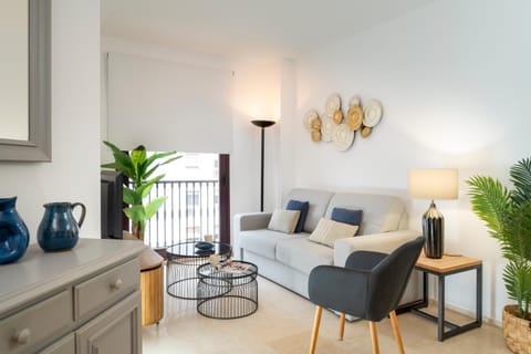 Facade/entrance, Living room, Lobby or reception