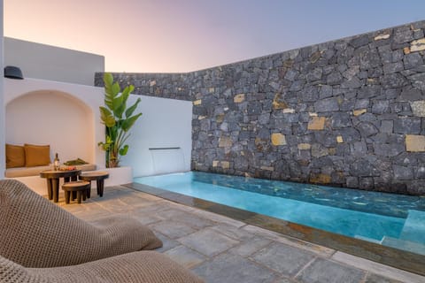 Patio, Pool view, Swimming pool, Swimming pool, sunbed