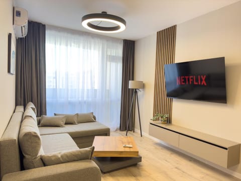 TV and multimedia, Living room, Seating area, Evening entertainment