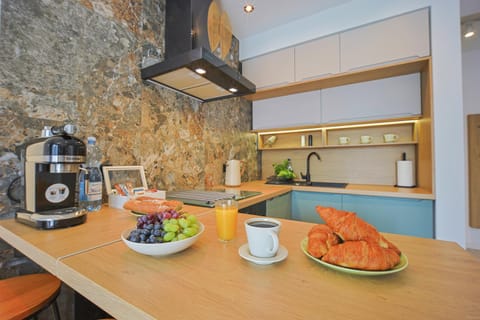 Kitchen or kitchenette, Breakfast