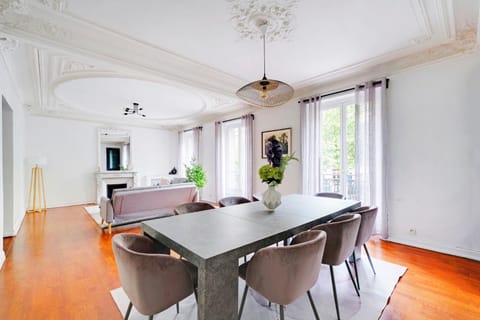 Prestige Avenue Kléber Apartment in Paris