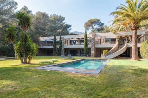 Property building, Natural landscape, Garden, Garden view, Pool view, Swimming pool, sunbed