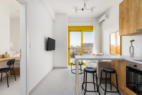 TV and multimedia, Kitchen or kitchenette, Living room, Seating area