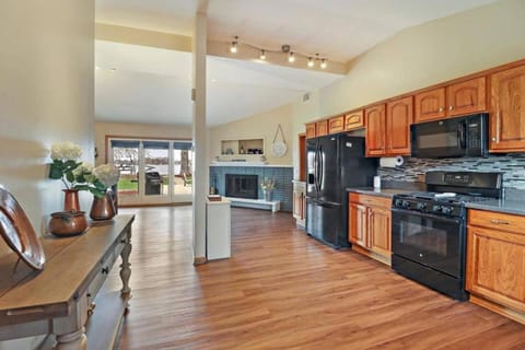 Meyers Bay Sunset Lakefront Cottage in Fox Lake with Boat Pier House in Fox Lake