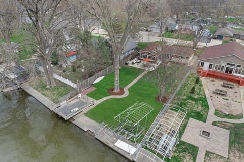 Meyers Bay Sunset Lakefront Cottage in Fox Lake with Boat Pier House in Fox Lake