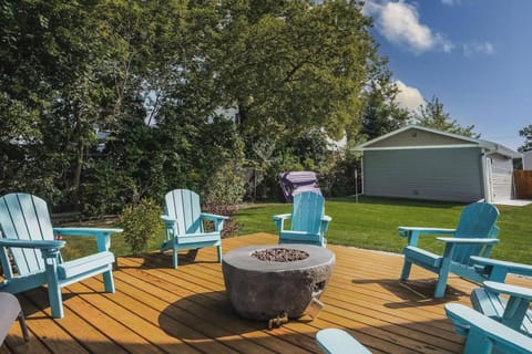 Harbor Clubhouse 3Bed 3.5Bath Modern Waterfront with Fireplace House in Fox Lake