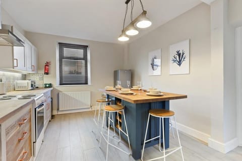 Kitchen or kitchenette, Dining area, pet friendly, stove