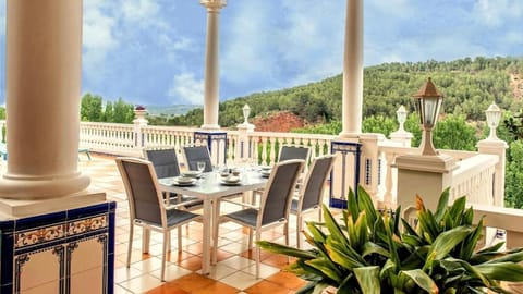 Patio, Natural landscape, View (from property/room), Balcony/Terrace, Dining area, Mountain view