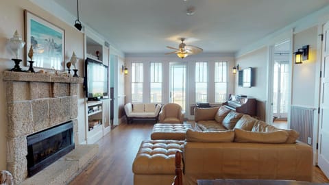 The Chautauqua Gorgeous Direct OCEANFRONT Home 3 Decks Pool Table - Amazing Views House in Saint Augustine Beach