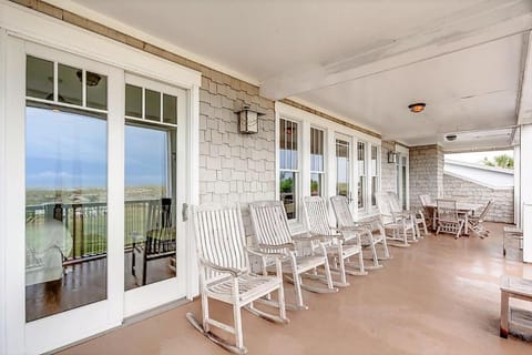 The Chautauqua Gorgeous Direct OCEANFRONT Home 3 Decks Pool Table - Amazing Views House in Saint Augustine Beach