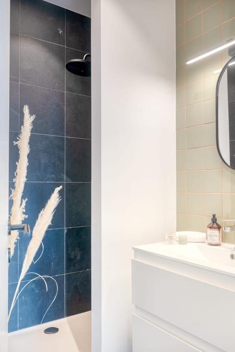 2-BR Getaway with MAS view Apartment in Antwerp