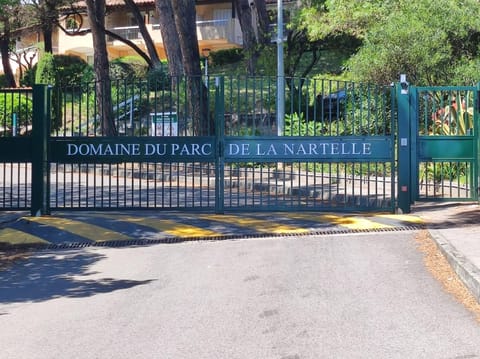 CHARMANT STUDIO AVEC TERRASSE et VUE MER EXCEPTIONNELLE Apartment in Sainte-Maxime