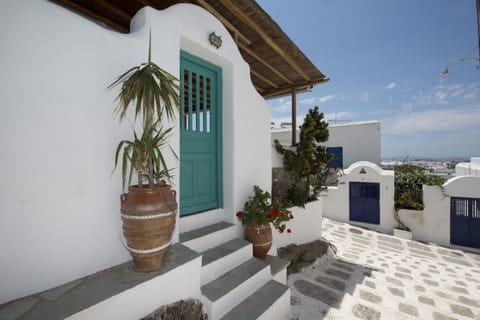 Facade/entrance, Day