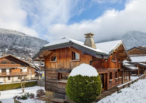 Property building, Natural landscape, Winter, Mountain view, Location