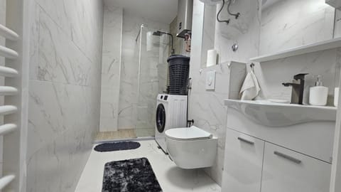 Shower, Bathroom, towels