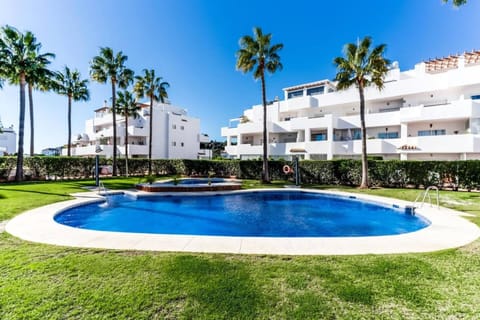 Property building, Spring, Day, Garden, Garden view, Pool view, Swimming pool, Swimming pool, sunbed