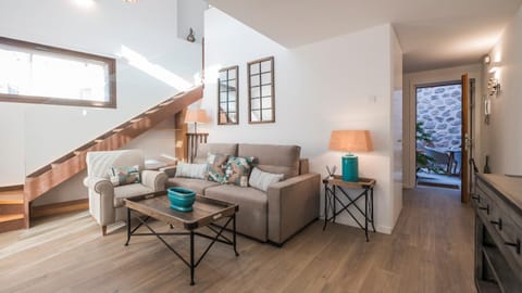 Living room, Seating area