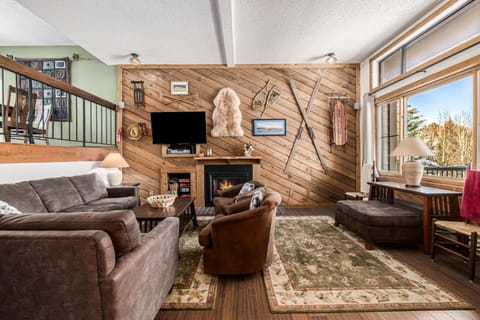 TV and multimedia, Living room, Evening entertainment