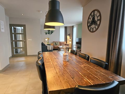 Seating area, Dining area