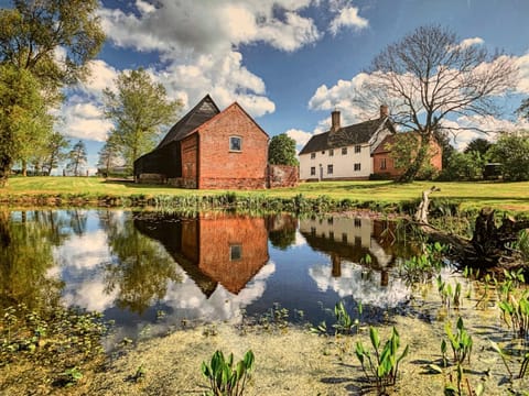 Property building, Garden view, Lake view