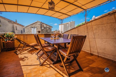 Maison en pierre avec bassin House in Provence-Alpes-Côte d'Azur