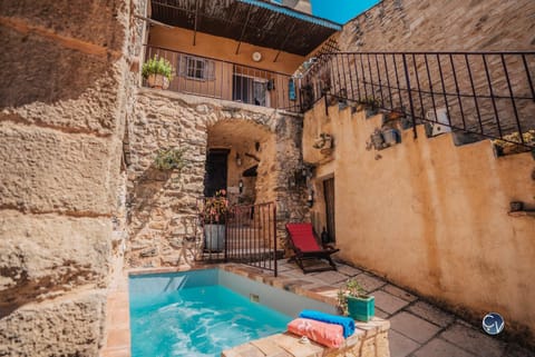 Maison en pierre avec bassin House in Provence-Alpes-Côte d'Azur