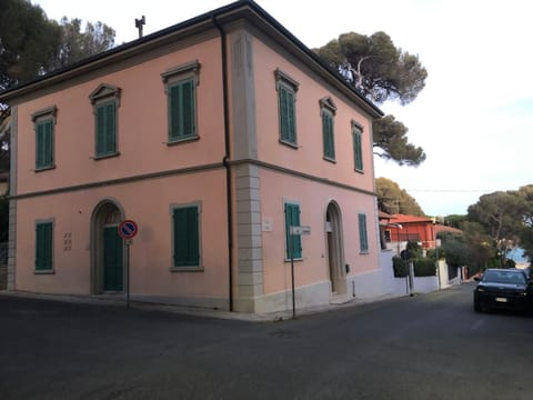 Property building, Street view