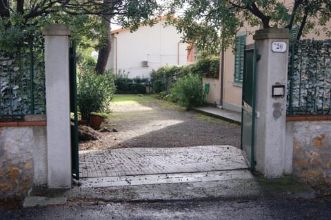 Garden, Parking