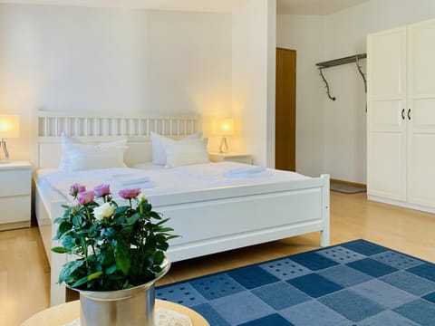Bed, Living room, Bedroom, wardrobe