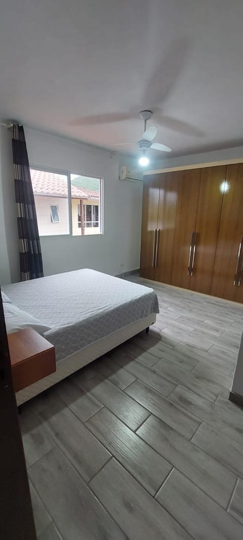 Bed, Bathroom, Photo of the whole room, Bedroom, wardrobe, air conditioner