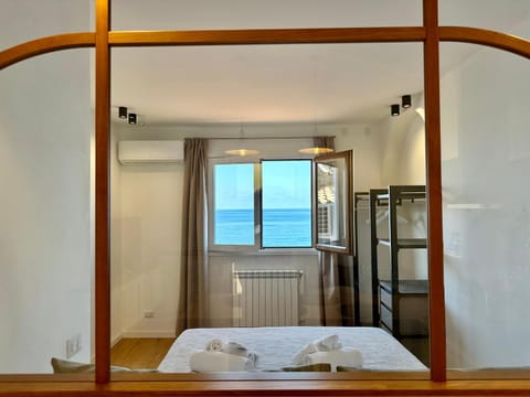 Photo of the whole room, Bedroom, Sea view