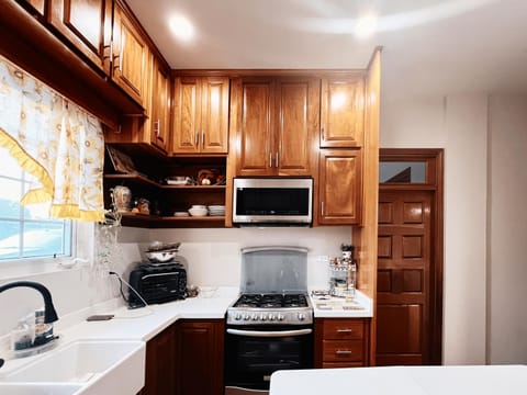 Kitchen or kitchenette, kitchen, kitchen