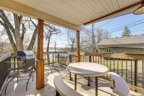 Lake Views and Community Perks Cape Fair Apartment! Apartment in Table Rock Lake