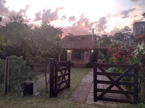 Garden, Garden view, Quiet street view