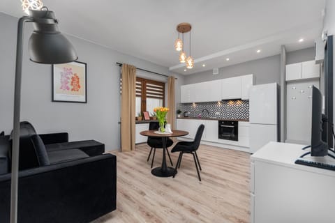 TV and multimedia, Kitchen or kitchenette, Dining area