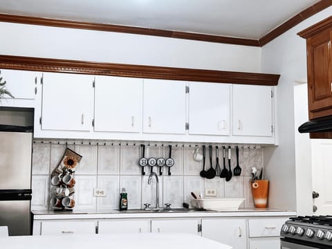 Kitchen or kitchenette, kitchen, kitchen