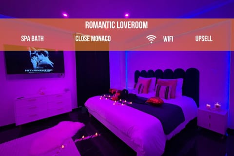 Bed, TV and multimedia, Photo of the whole room, Bedroom, Text overlay